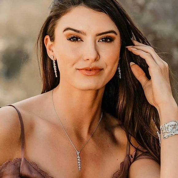 Montana Silversmiths Woodbine Falls Crystal Necklace - NC5310 - Picture 6 of 10